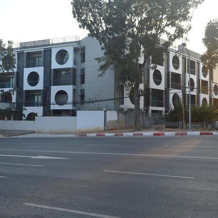 Airport Avenue Hotel Gyogon Buitenkant foto