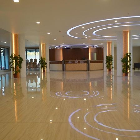 Airport Avenue Hotel Gyogon Buitenkant foto