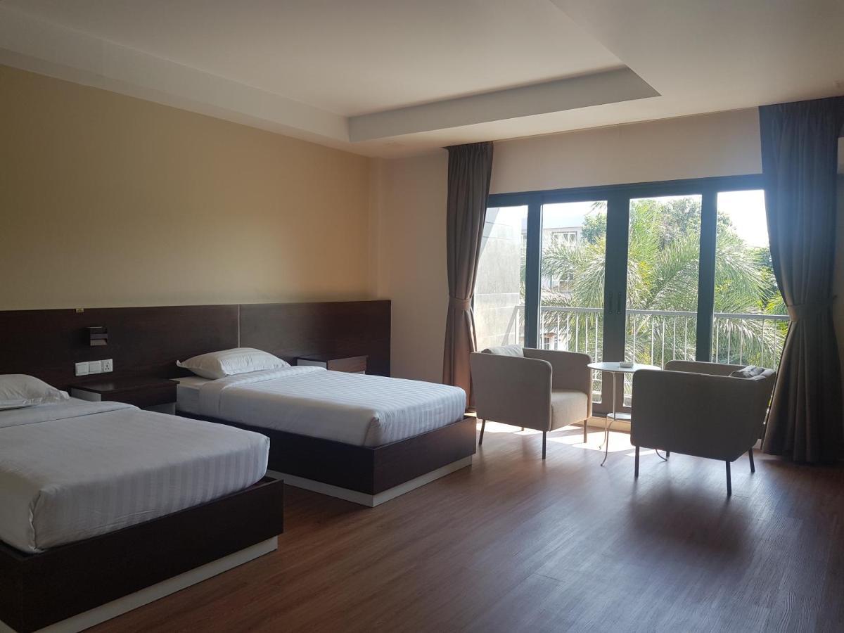 Airport Avenue Hotel Gyogon Buitenkant foto