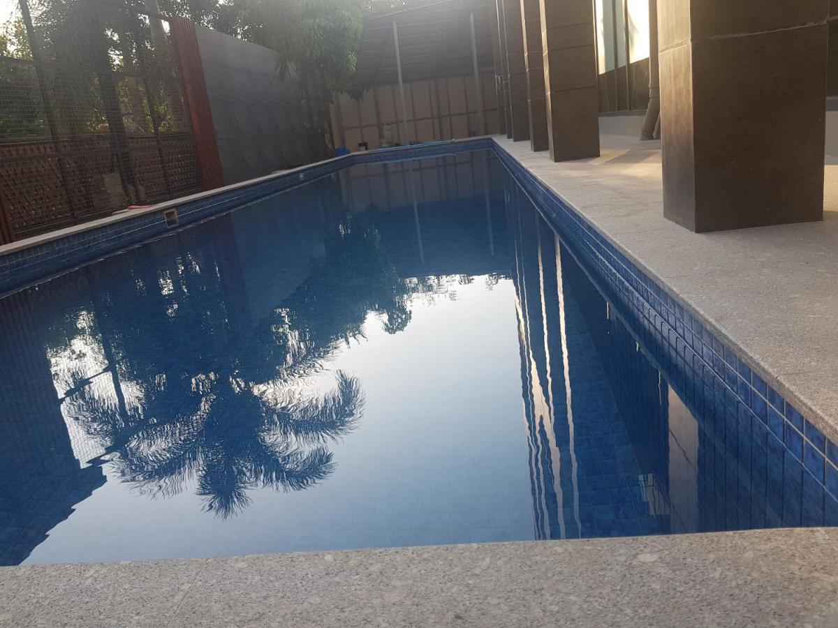 Airport Avenue Hotel Gyogon Buitenkant foto