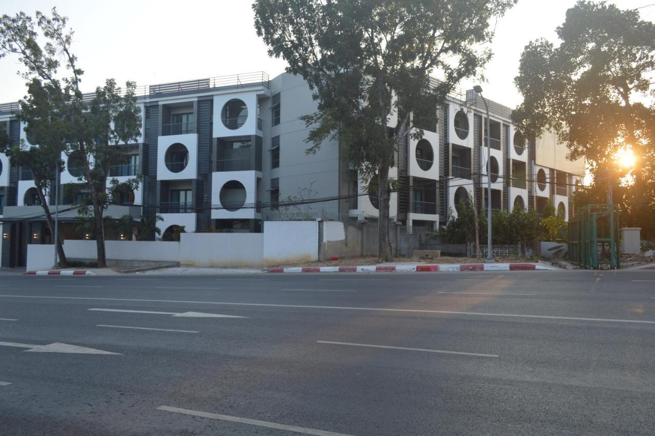 Airport Avenue Hotel Gyogon Buitenkant foto