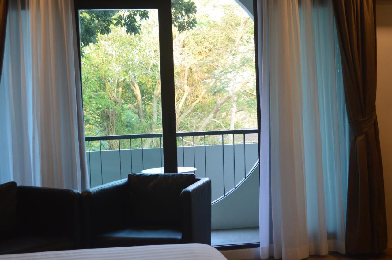 Airport Avenue Hotel Gyogon Buitenkant foto