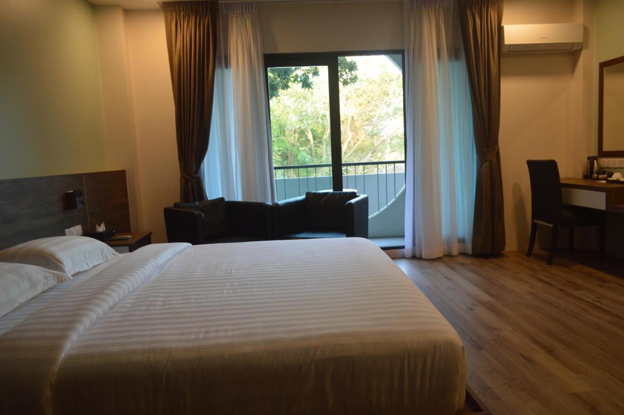 Airport Avenue Hotel Gyogon Buitenkant foto
